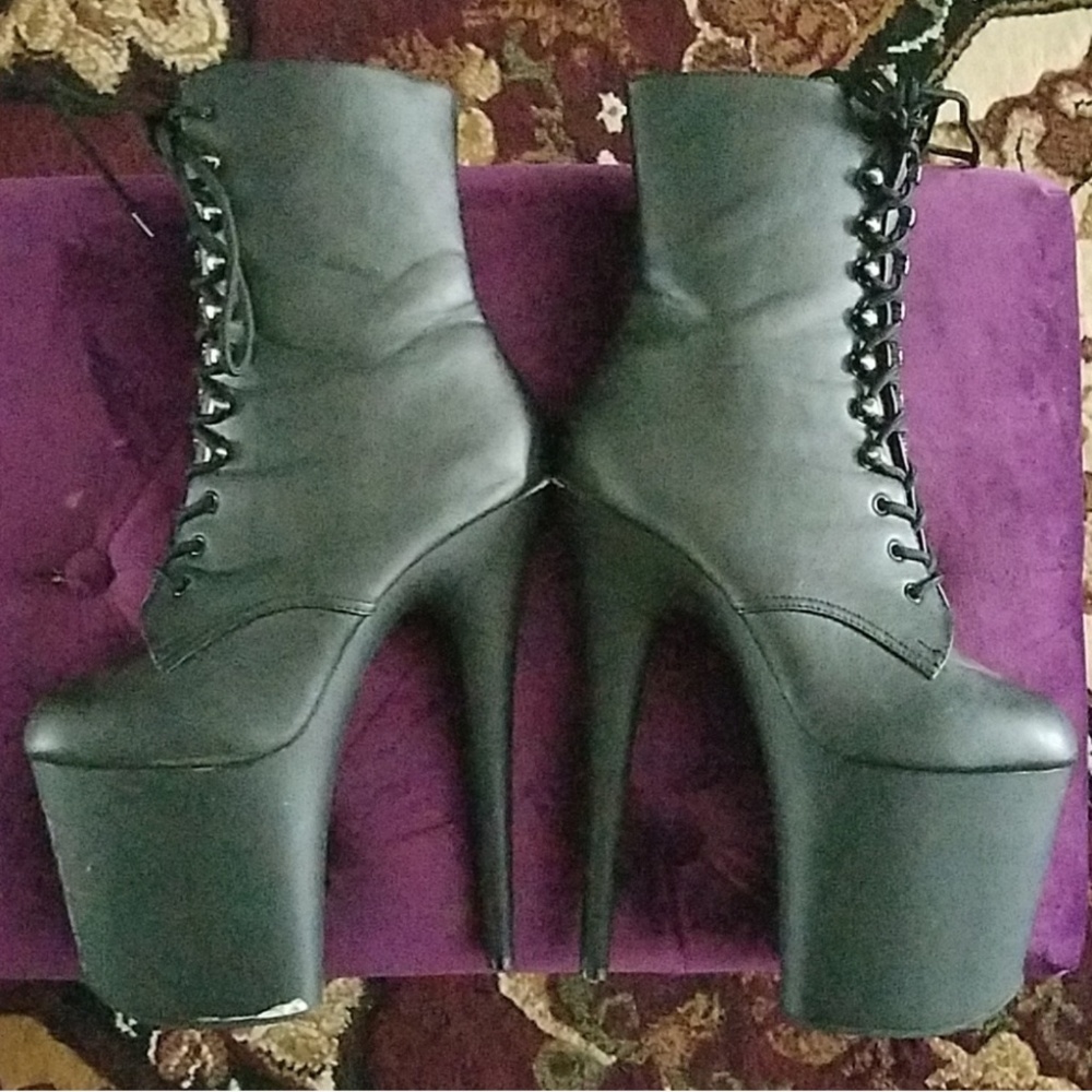 Pleaser boots
